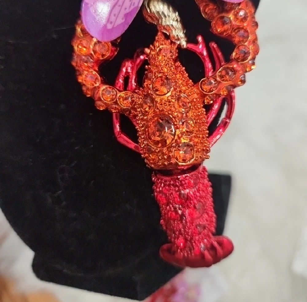 🦞▪️Betsey Johnson▪️ Rhinestone Lobster Necklace  and Earring Bundle Set